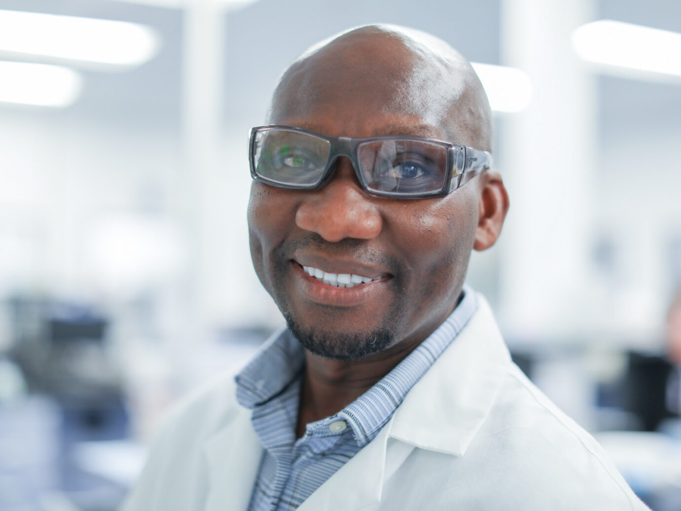 Smiling man wearing glasses, close-up portrait